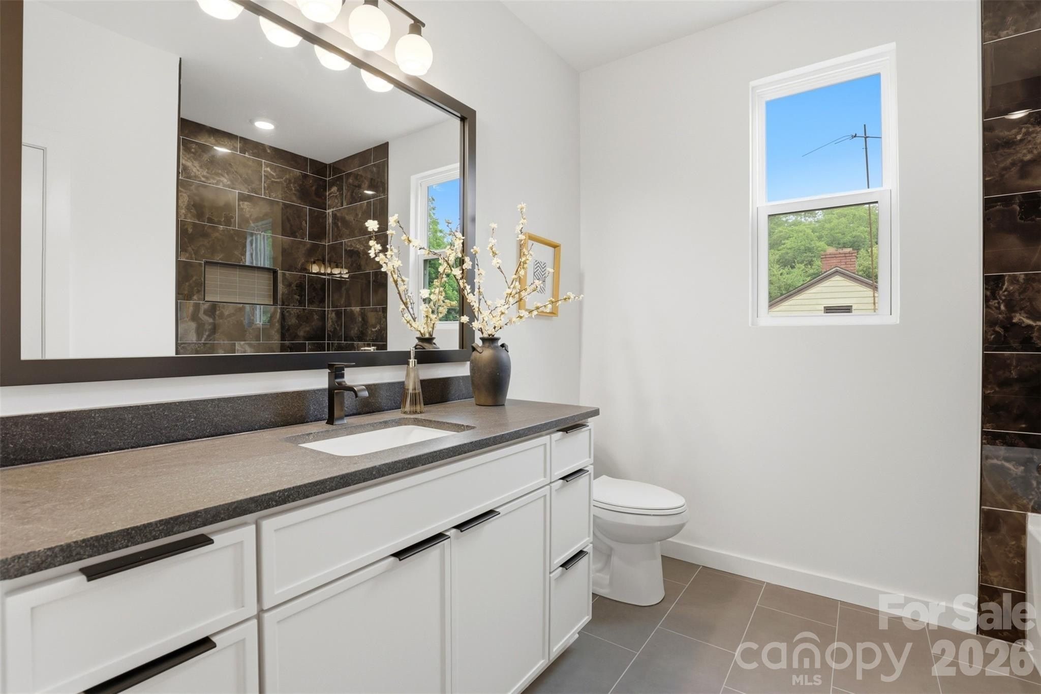 2818 Dogwood Avenue. Charlotte, NC 28206