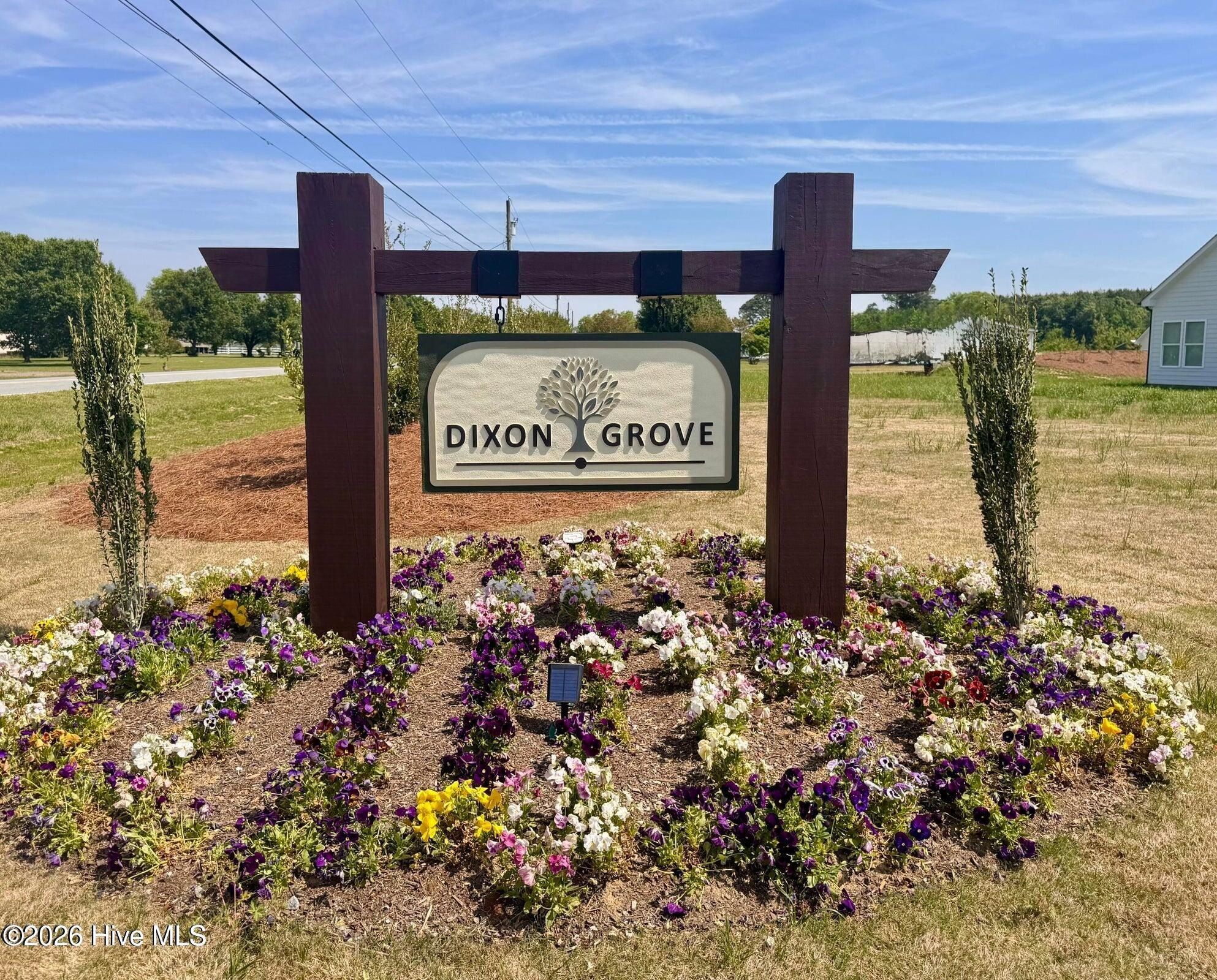 Dixon Grove Lane. Grimesland, NC 27837