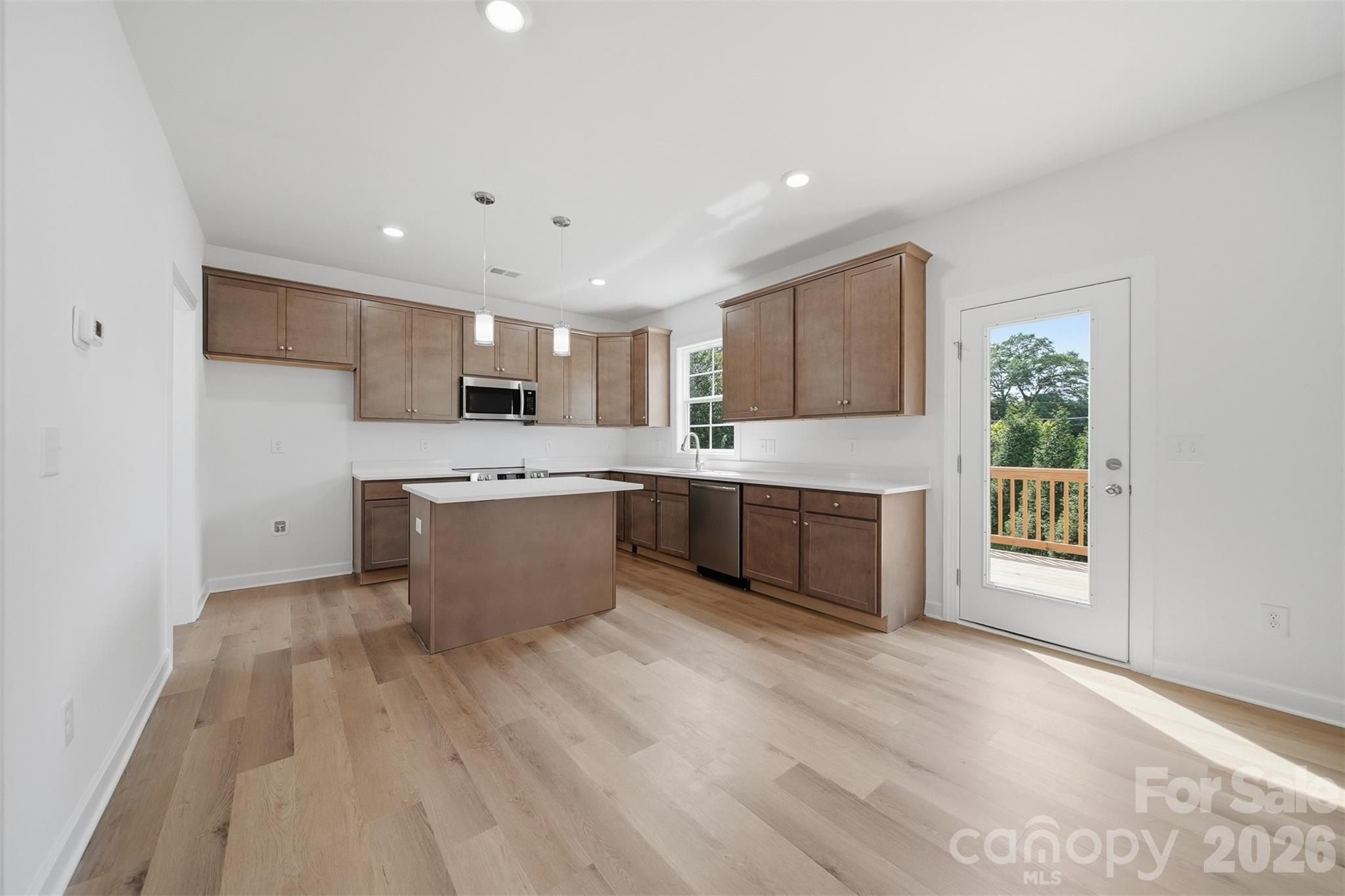 1147 10Th Street Lane Nw. Hickory, NC 28601