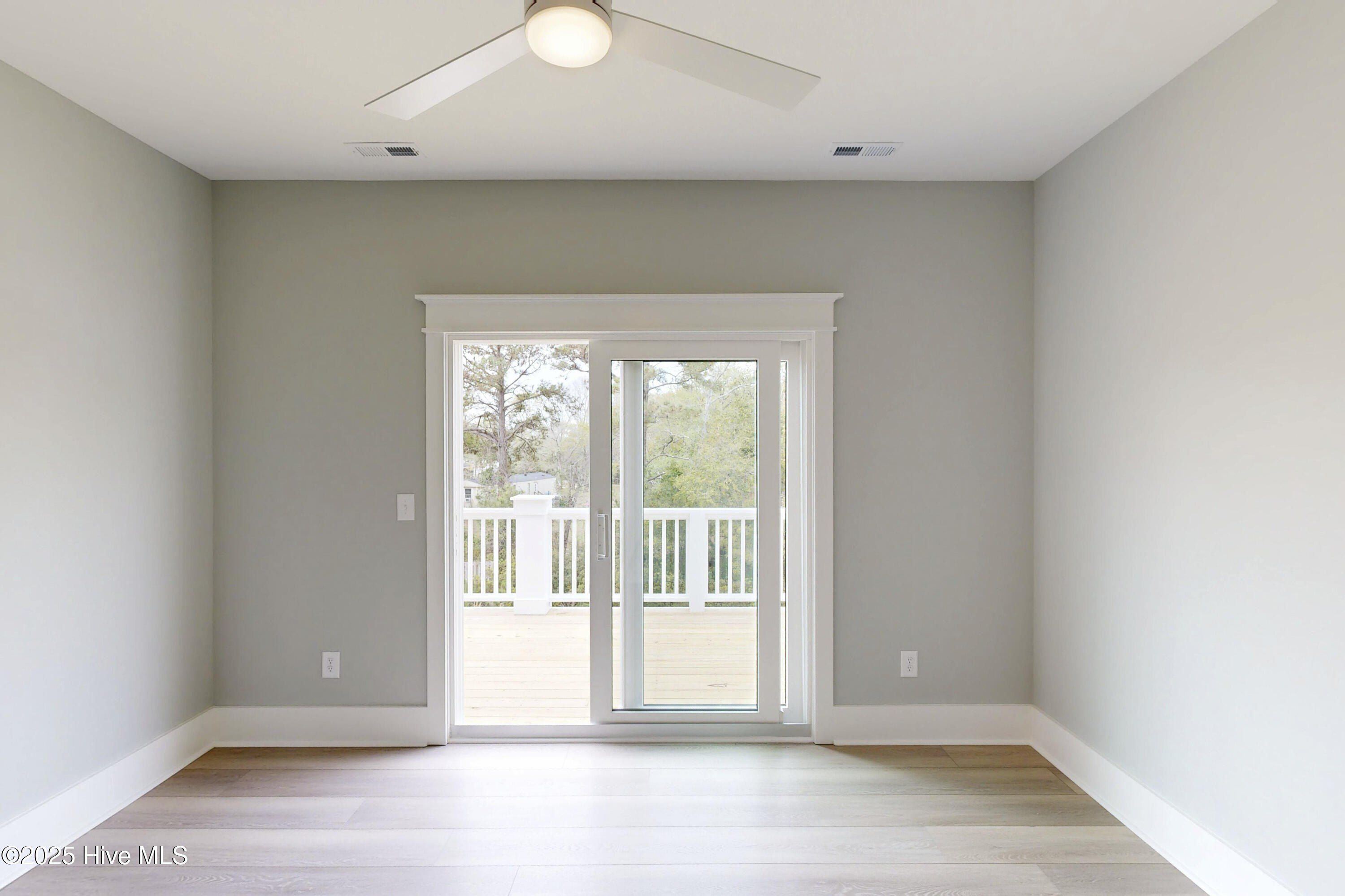 64 Pier View Court. Hampstead, NC 28443