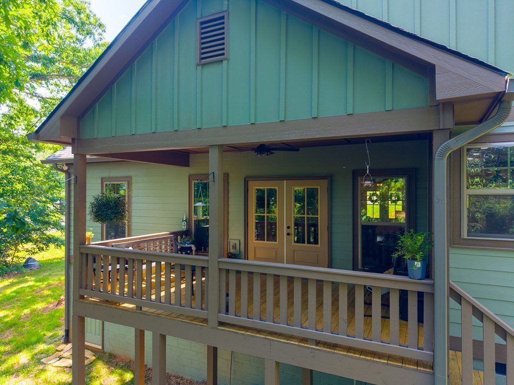 25 W River Run Dr. Franklin, NC 28734
