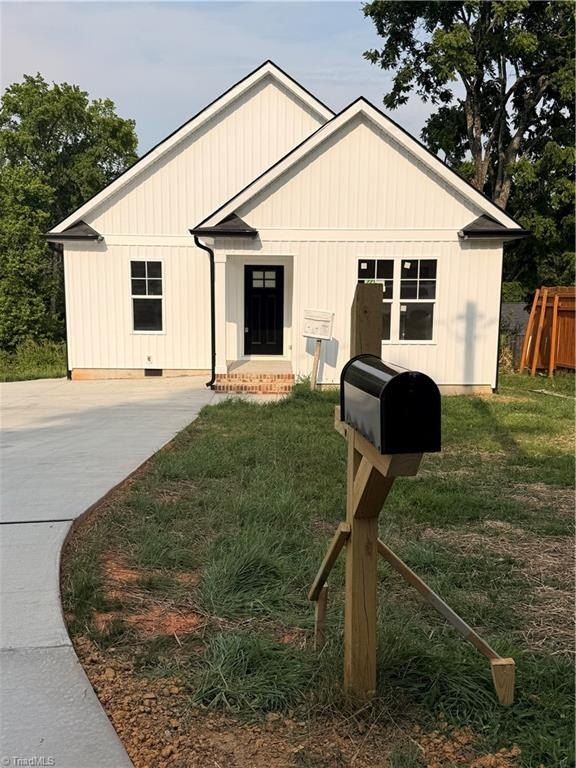 1313 Kearns Alley. High Point, NC 27260