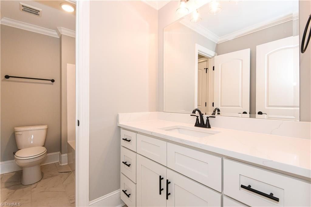 5483 Meadowlark Court. Winston-Salem, NC 27106
