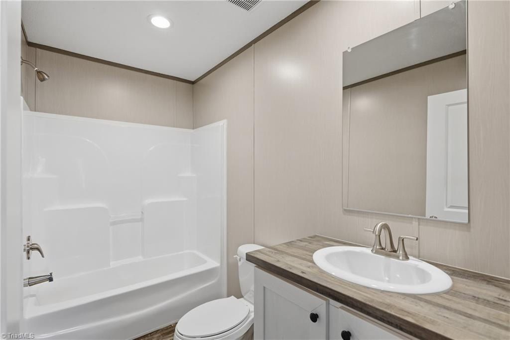 4963 Rhoney Road. Connelly Springs, NC 28612
