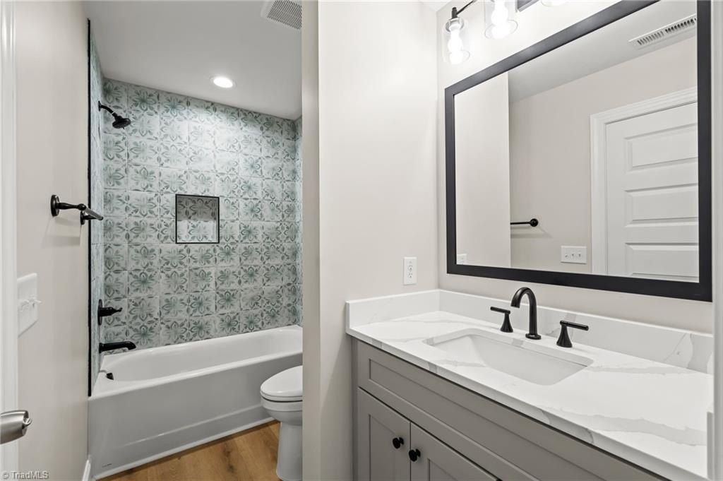 105 Kingsmill Court. Advance, NC 27006