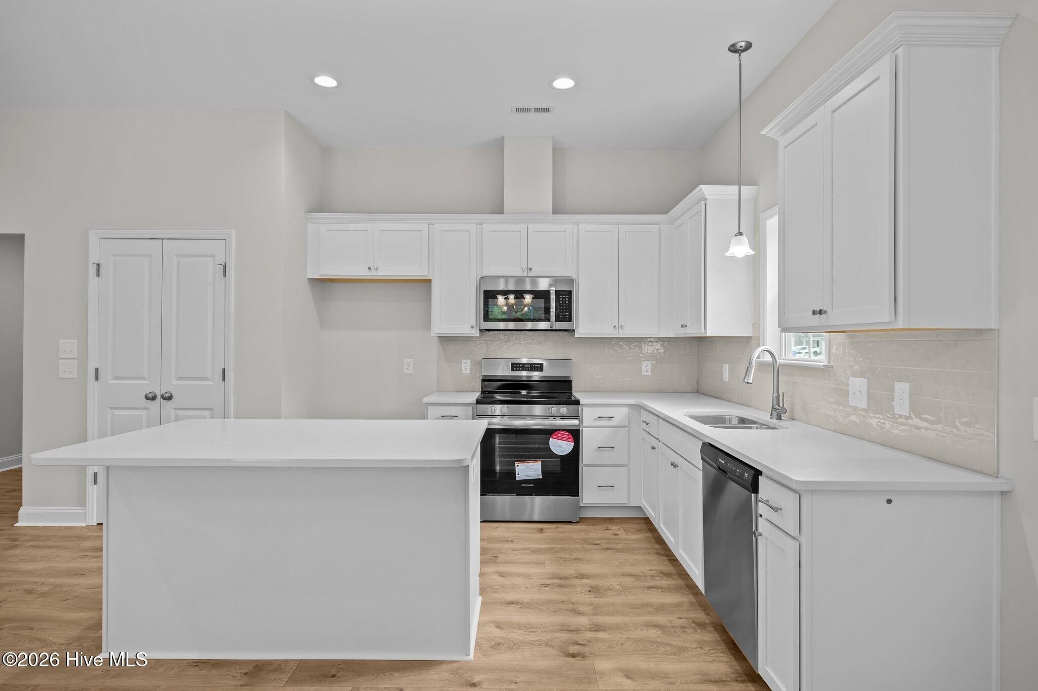 2337 Rhinestone Drive. Winterville, NC 28590