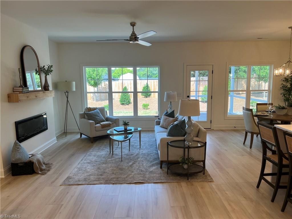 4246 Quartersaw Lane. Clemmons, NC 27012