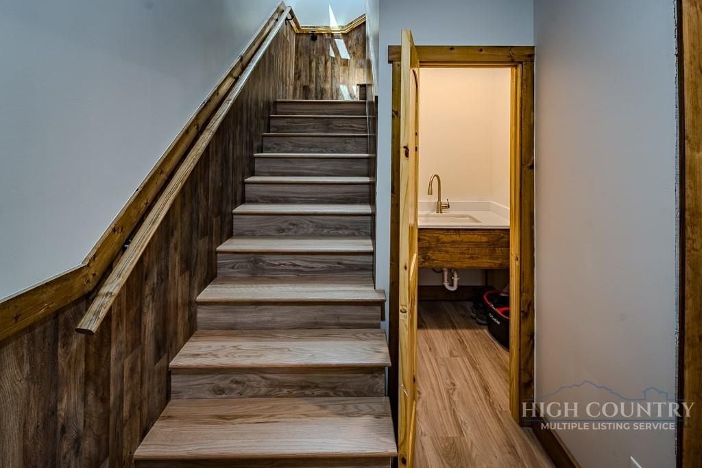 368 Fall Creek Meadows Lane. Elk Park, NC 28622