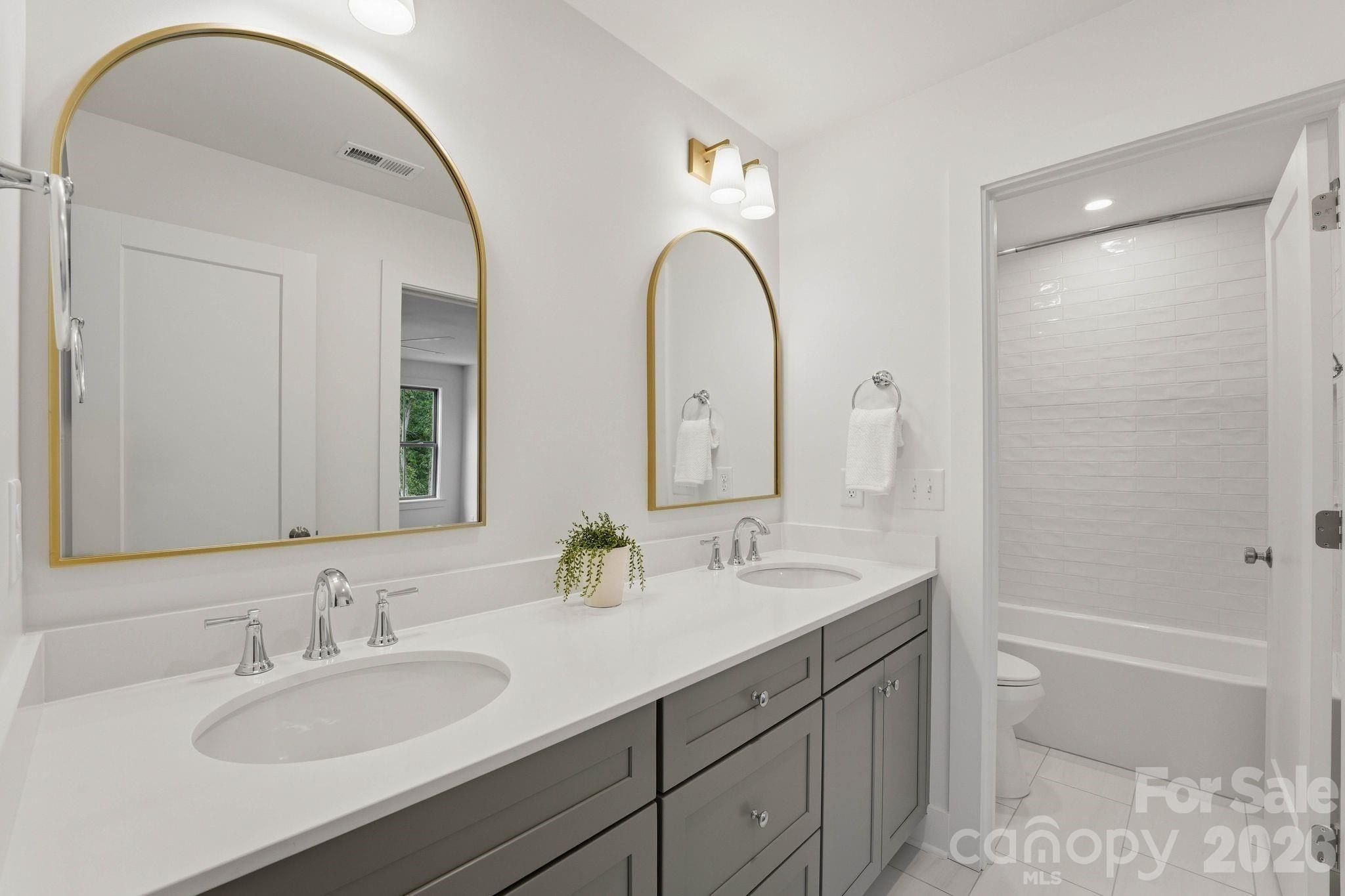 2315 Chateau Court. Matthews, NC 28105
