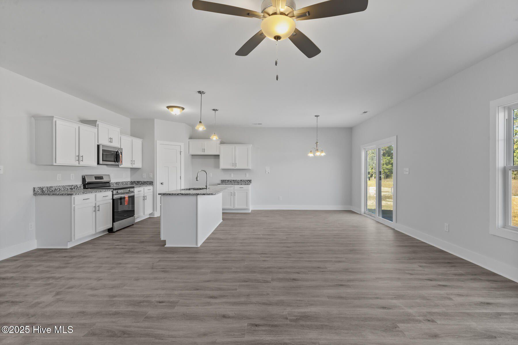 320 E Theriault Court. Jacksonville, NC 28540