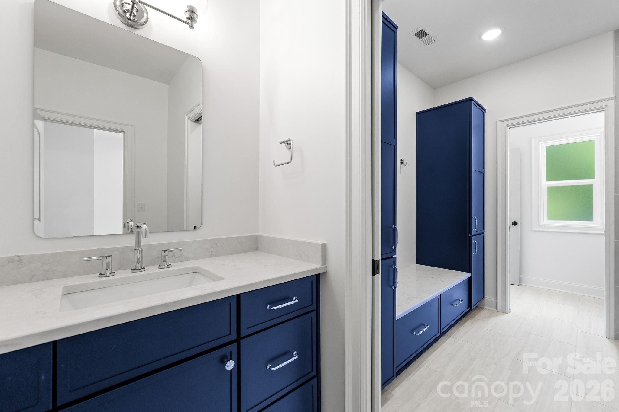 815 Manhasset Road. Charlotte, NC 28209