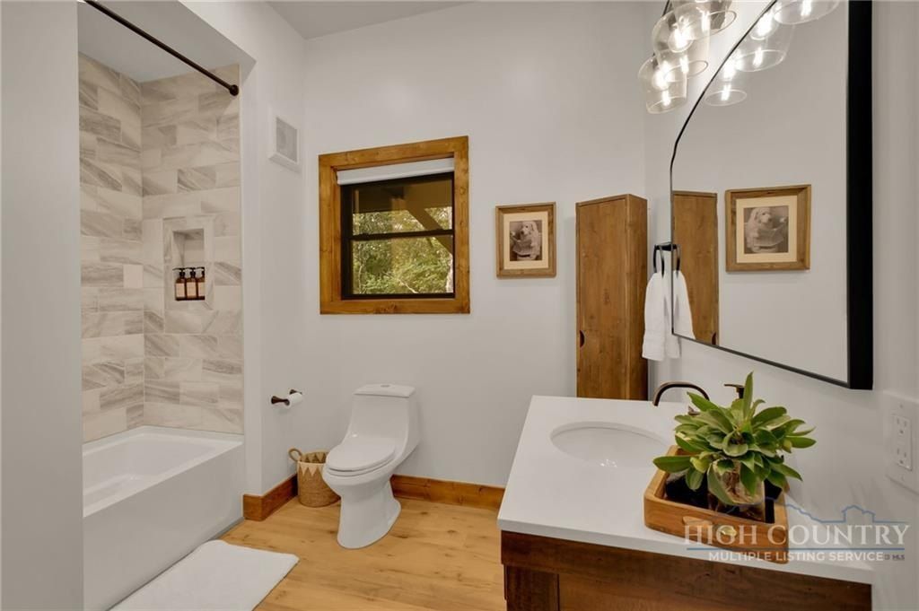 347 Linwood Lane. Newland, NC 28657