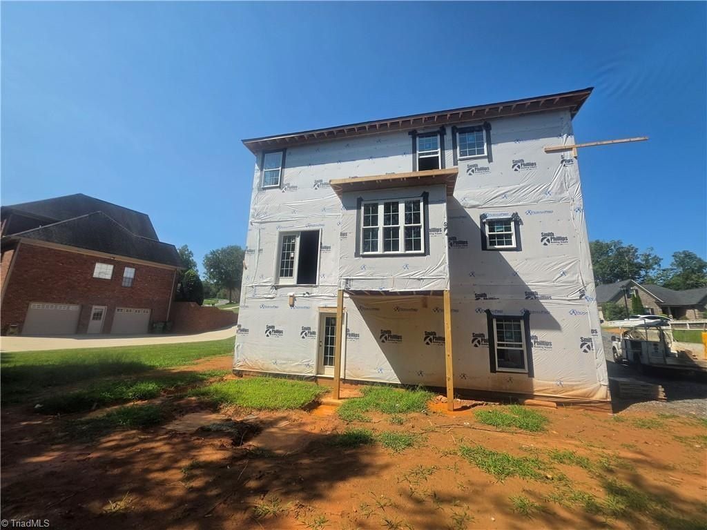316 Scenic Drive. King, NC 27021