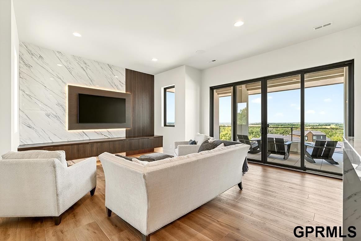 22603 Sanctuary Ridge Drive. Elkhorn, NE 68022