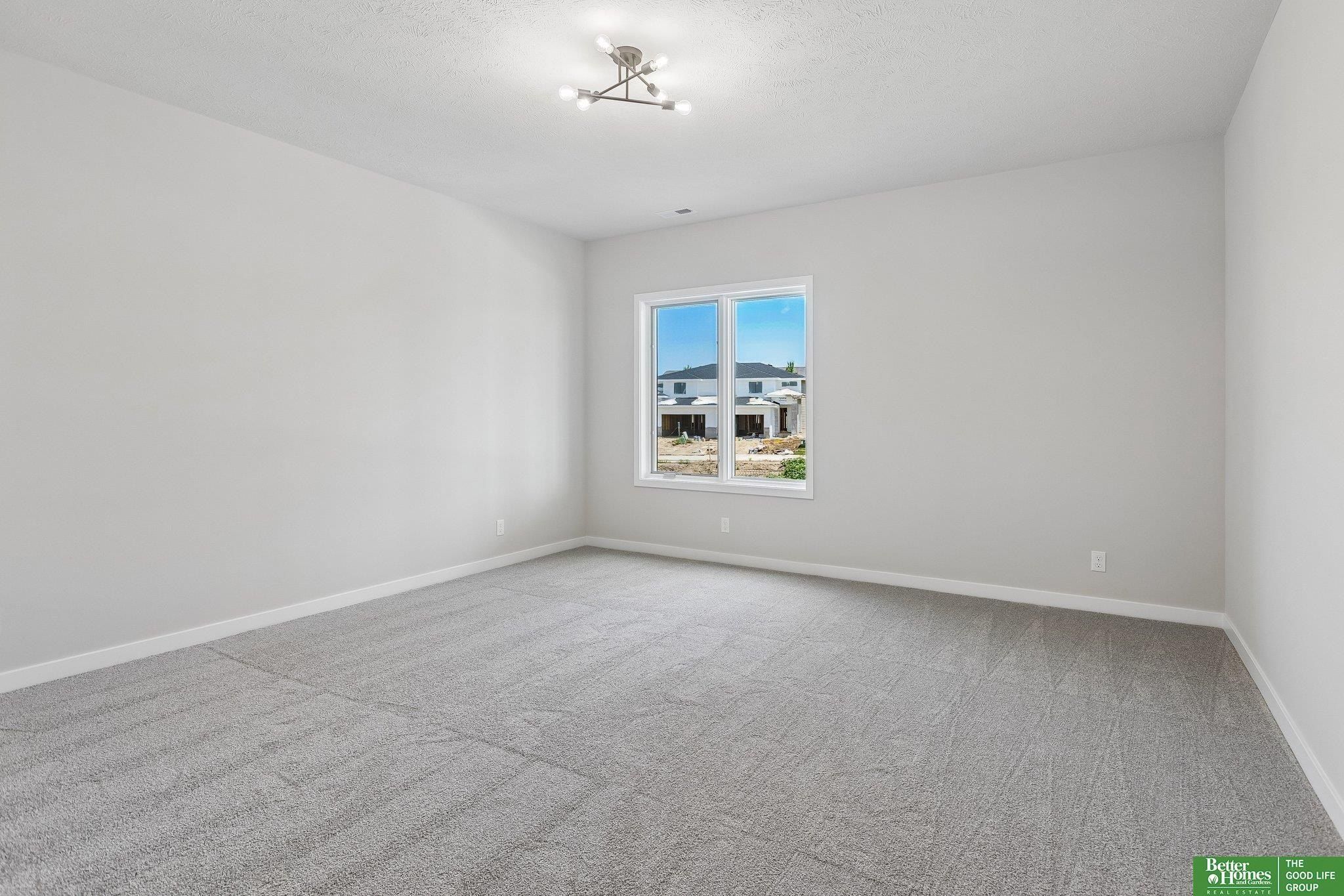 5915 N 214Th Avenue. Elkhorn, NE 68022