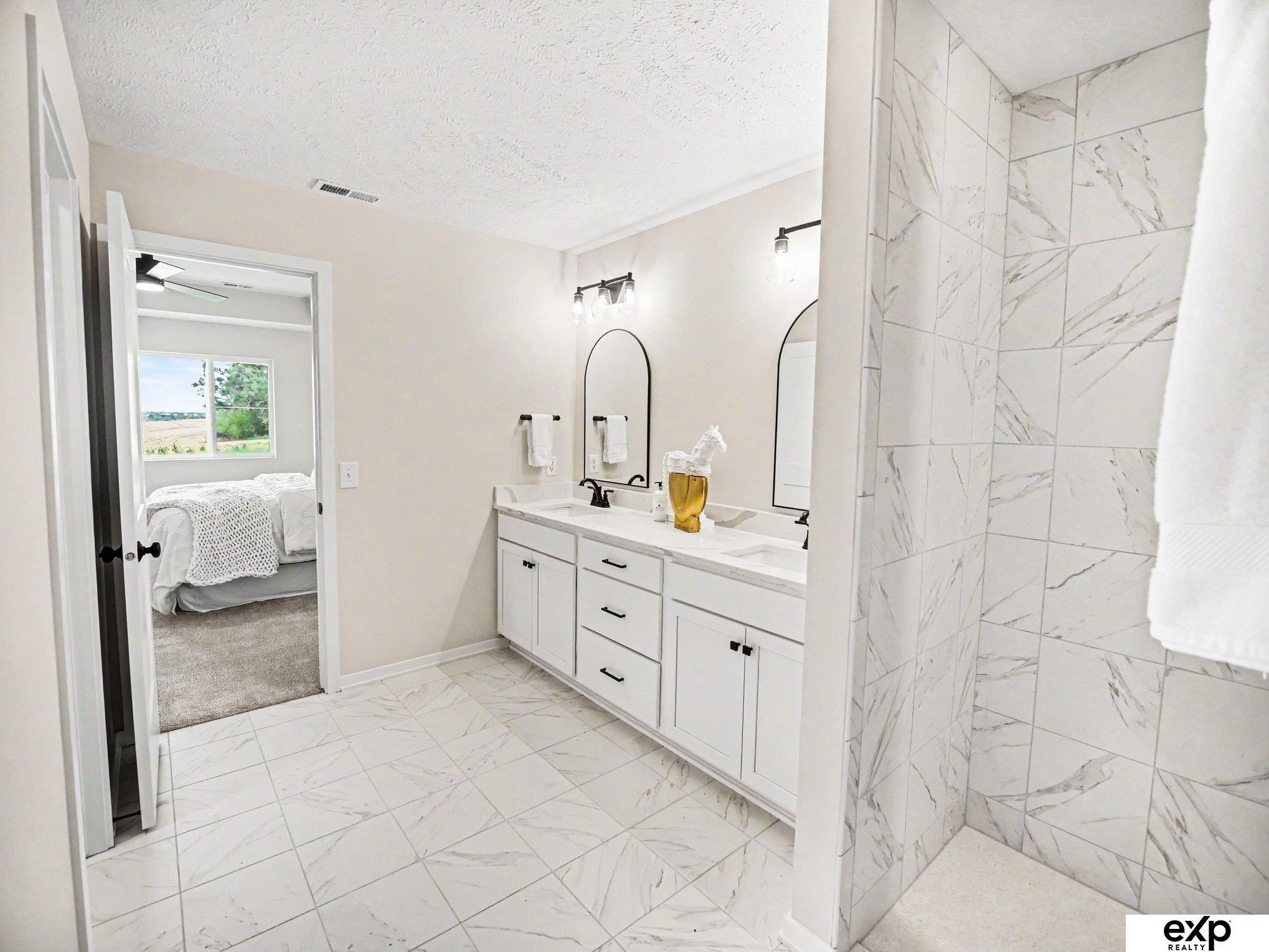 18710 Pinehurst Avenue. Omaha, NE 68136