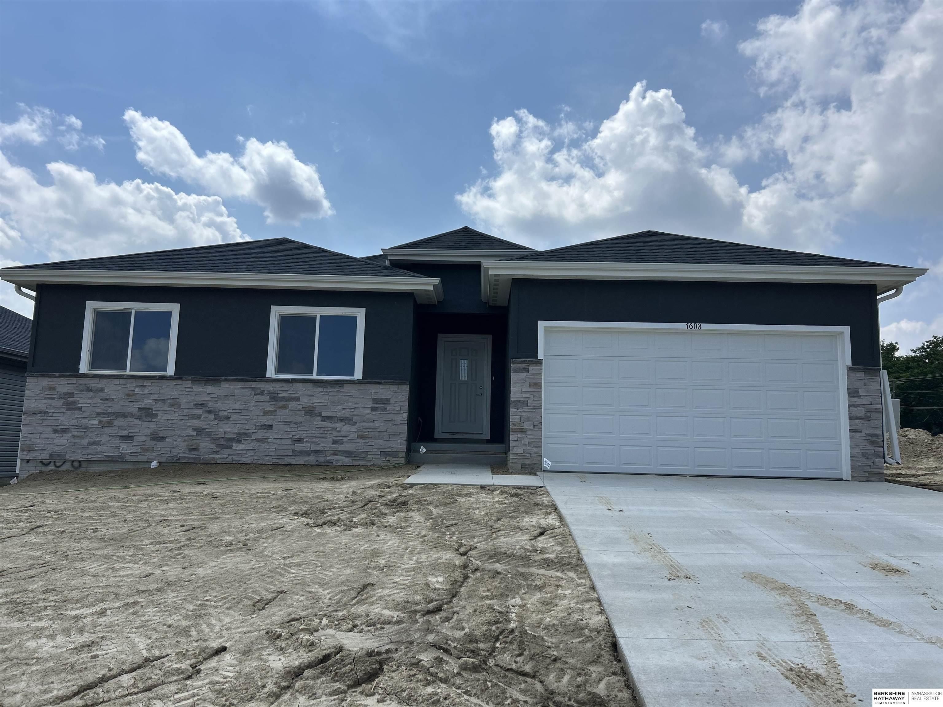 7608 S 33 Avenue. Bellevue, NE 68147