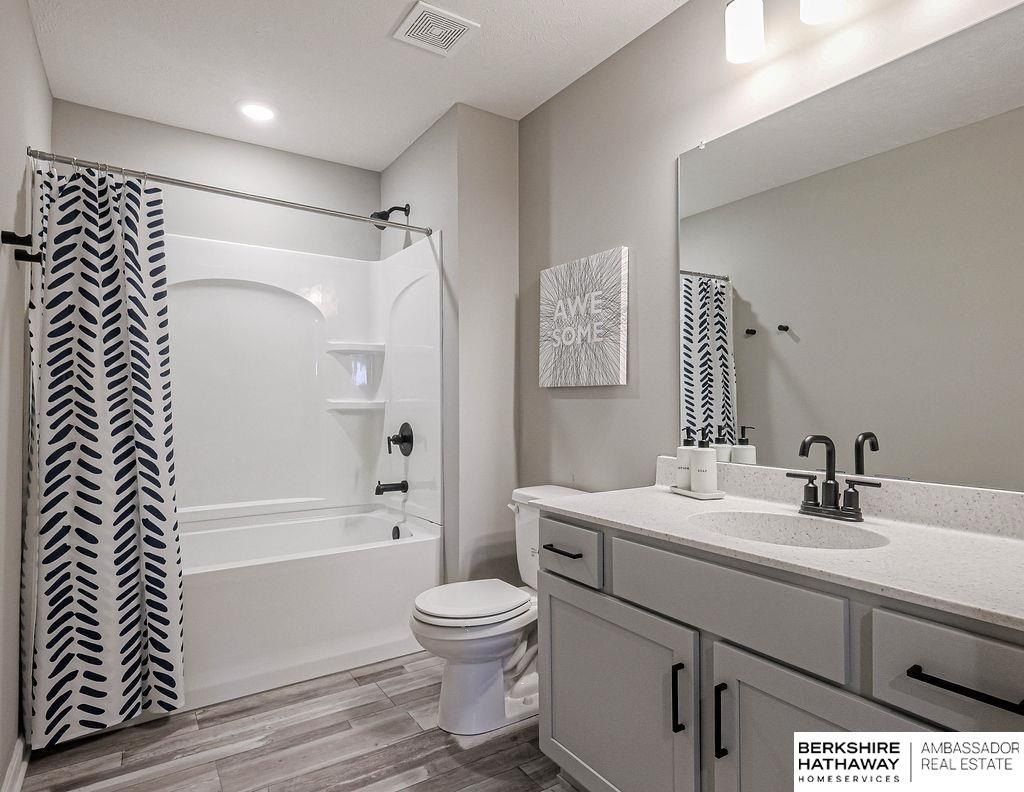 9507 S 180Th Avenue. Omaha, NE 68136