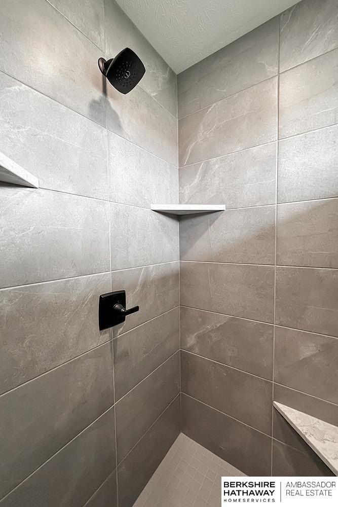 5501 Kestrel Parkway. Elkhorn, NE 68022