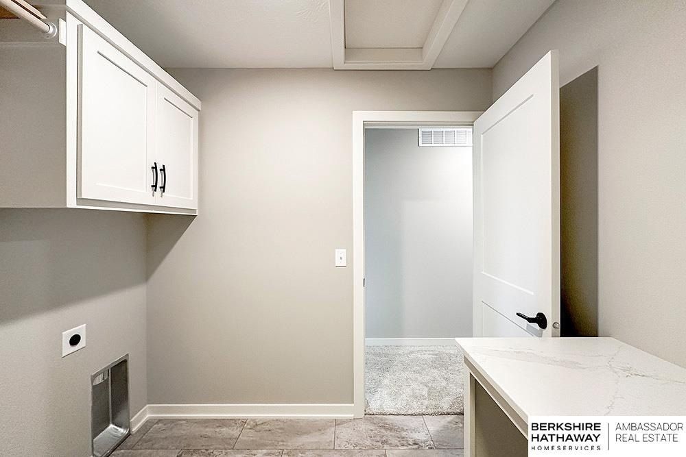 5731 Kestrel Parkway. Elkhorn, NE 68022