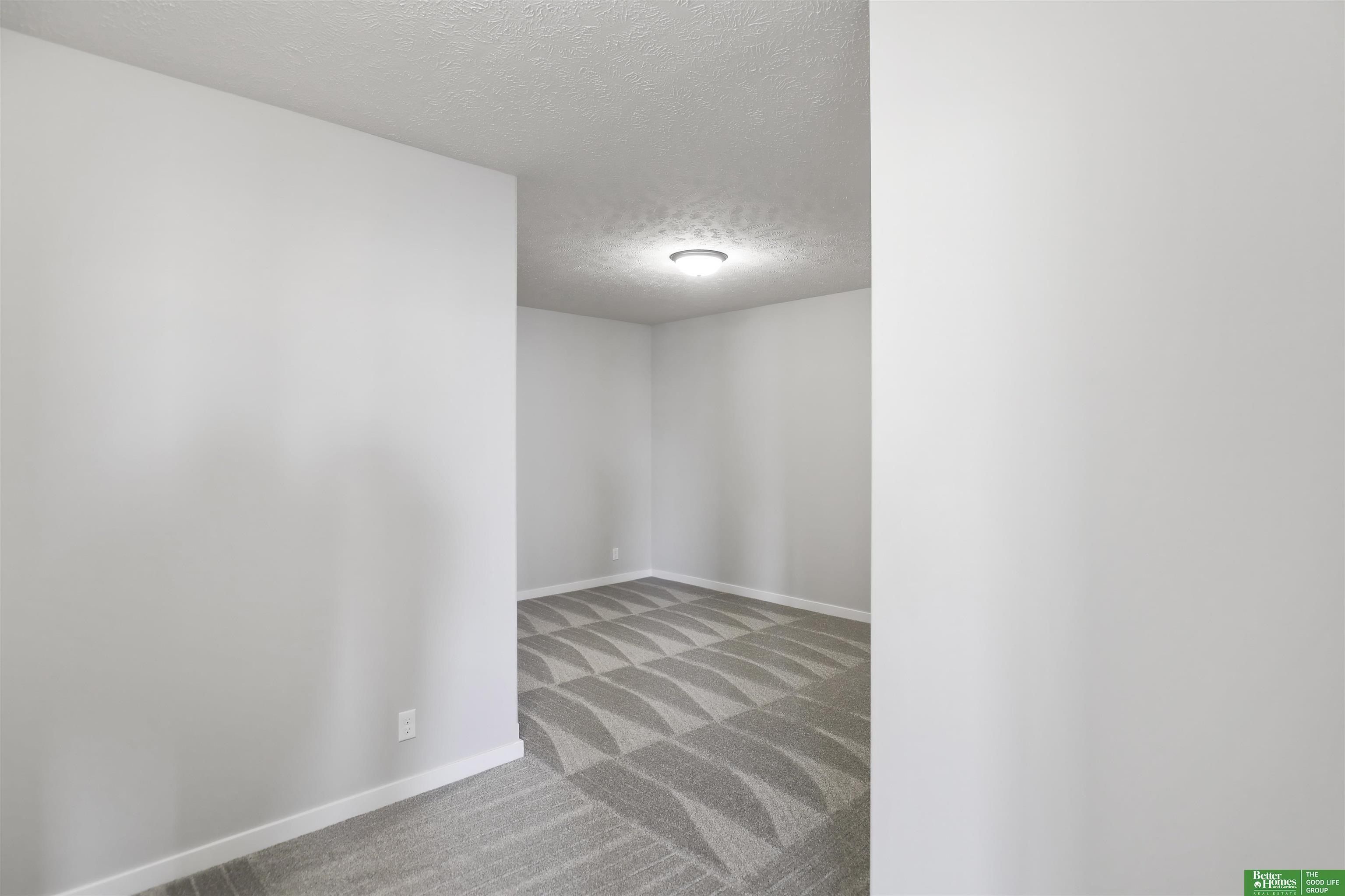 5509 N 212Th Avenue. Elkhorn, NE 68022