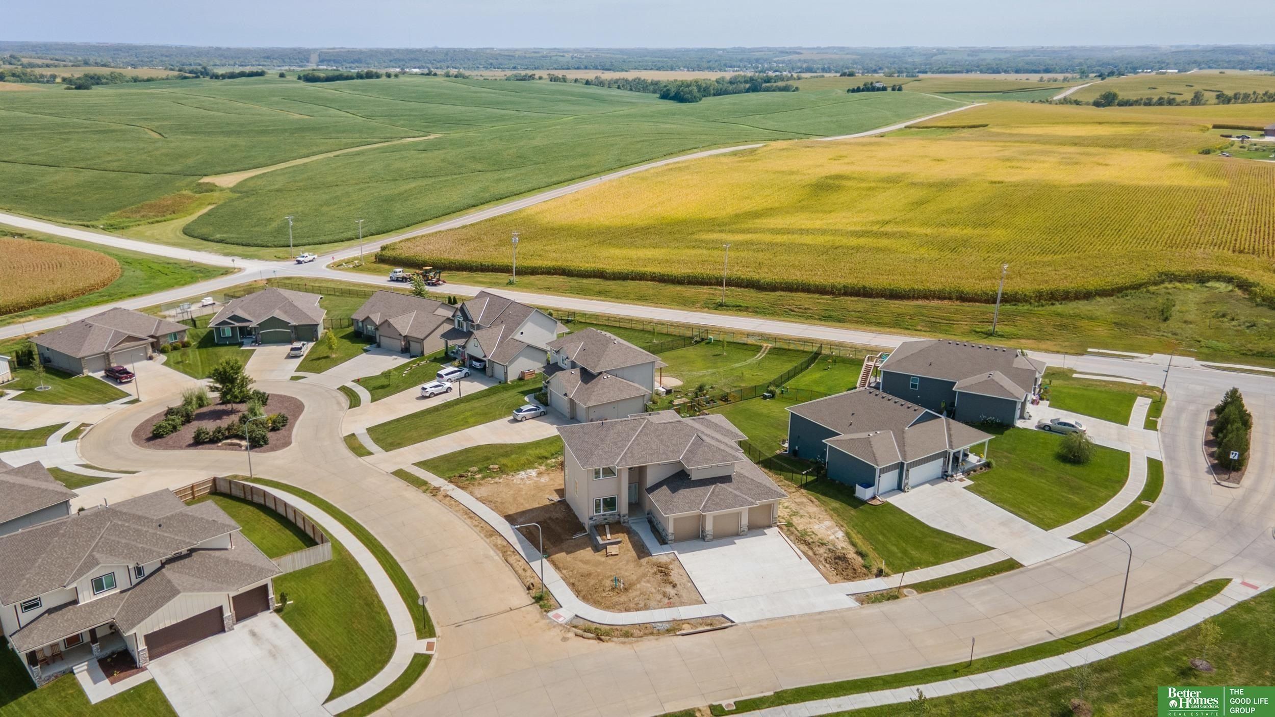 135 N 10Th Avenue. Springfield, NE 68059