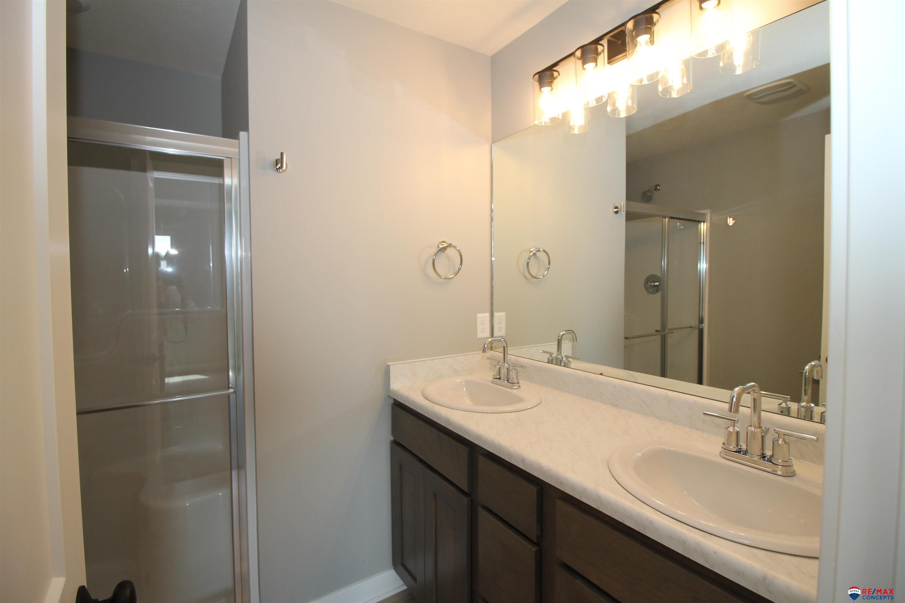 1719 N Brookside Lane. York, NE 68467