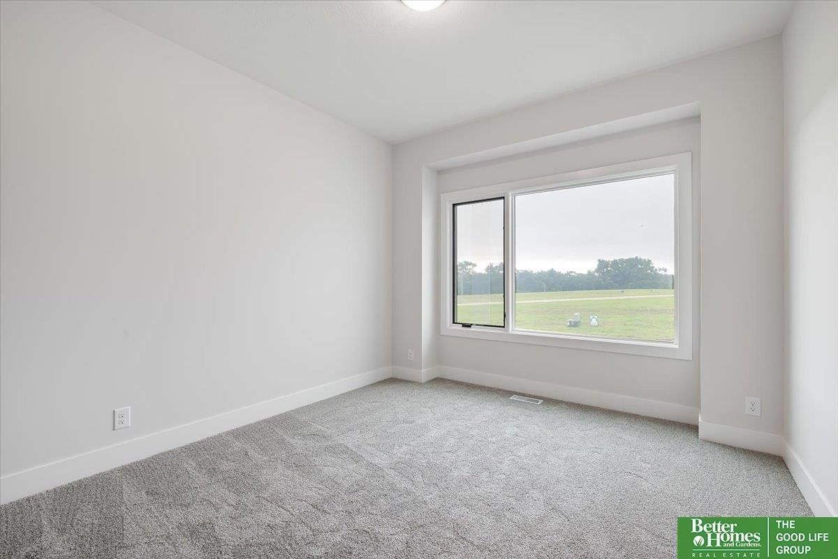 9803 Cumberland Drive. Papillion, NE 68046