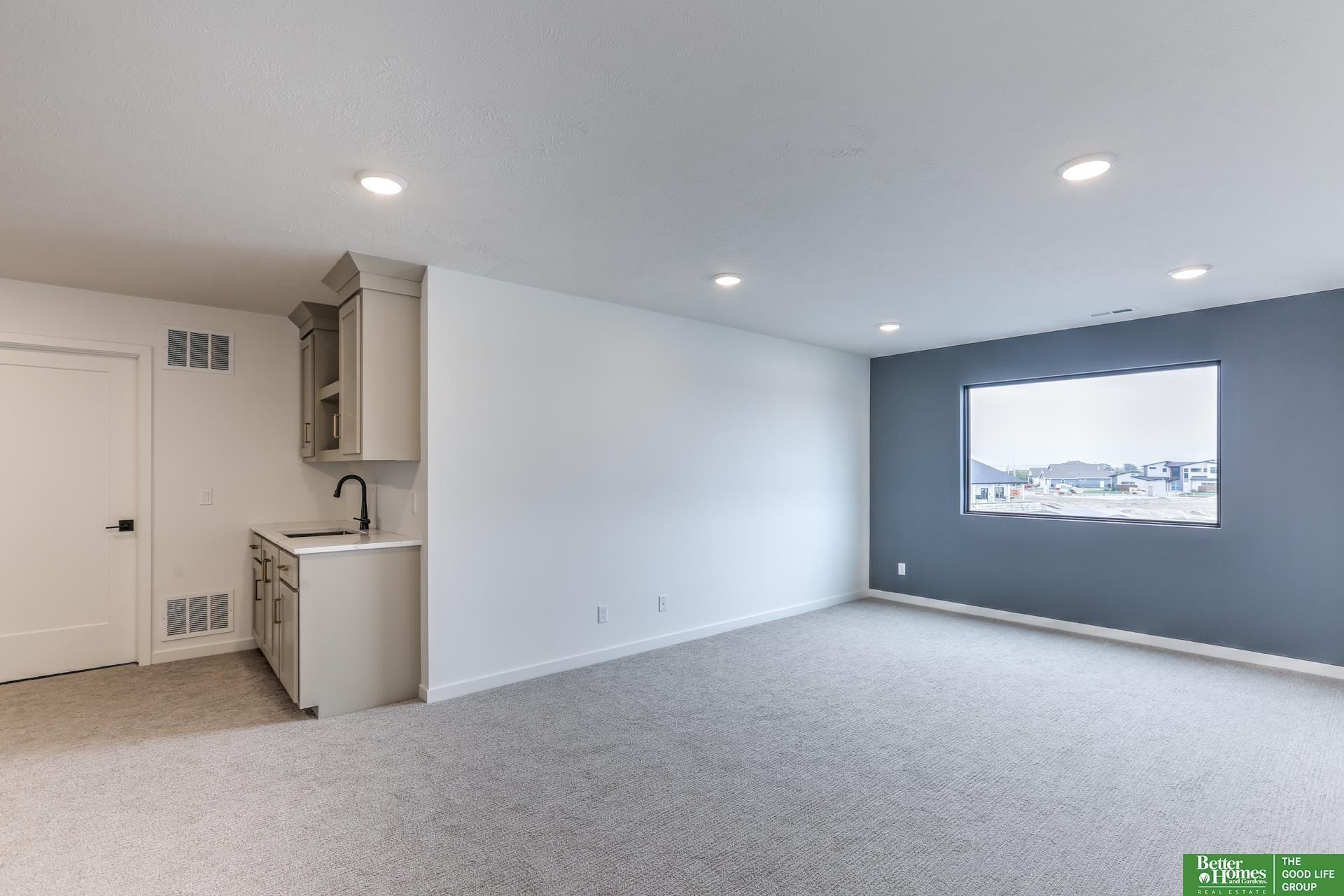 28574 Jessie Circle. Valley, NE 68064