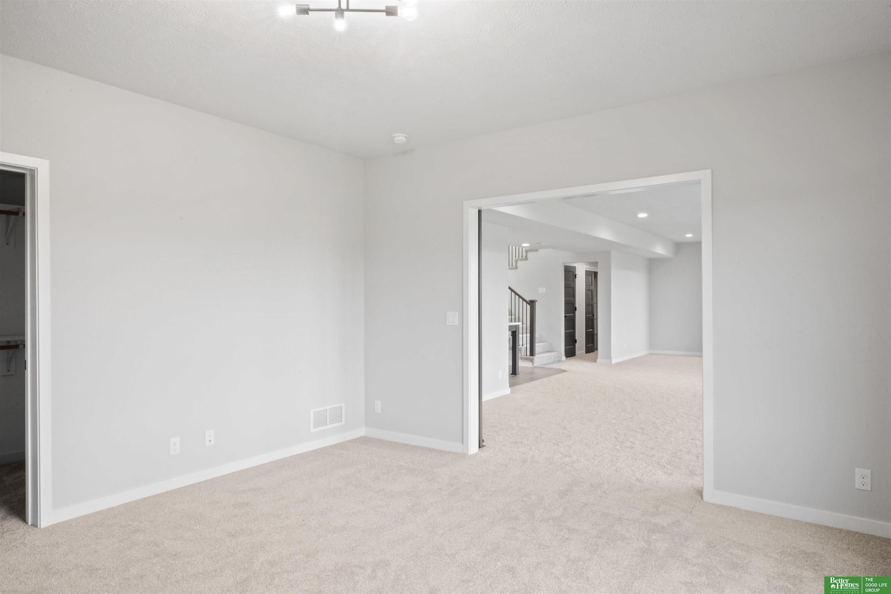 5522 N 213 Avenue. Elkhorn, NE 68022