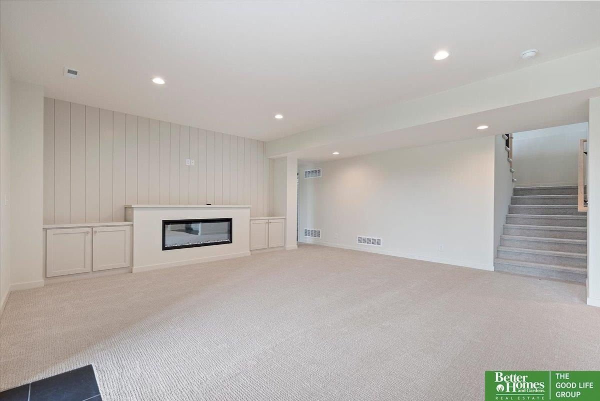 4513 S 203Rd Street. Omaha, NE 68135