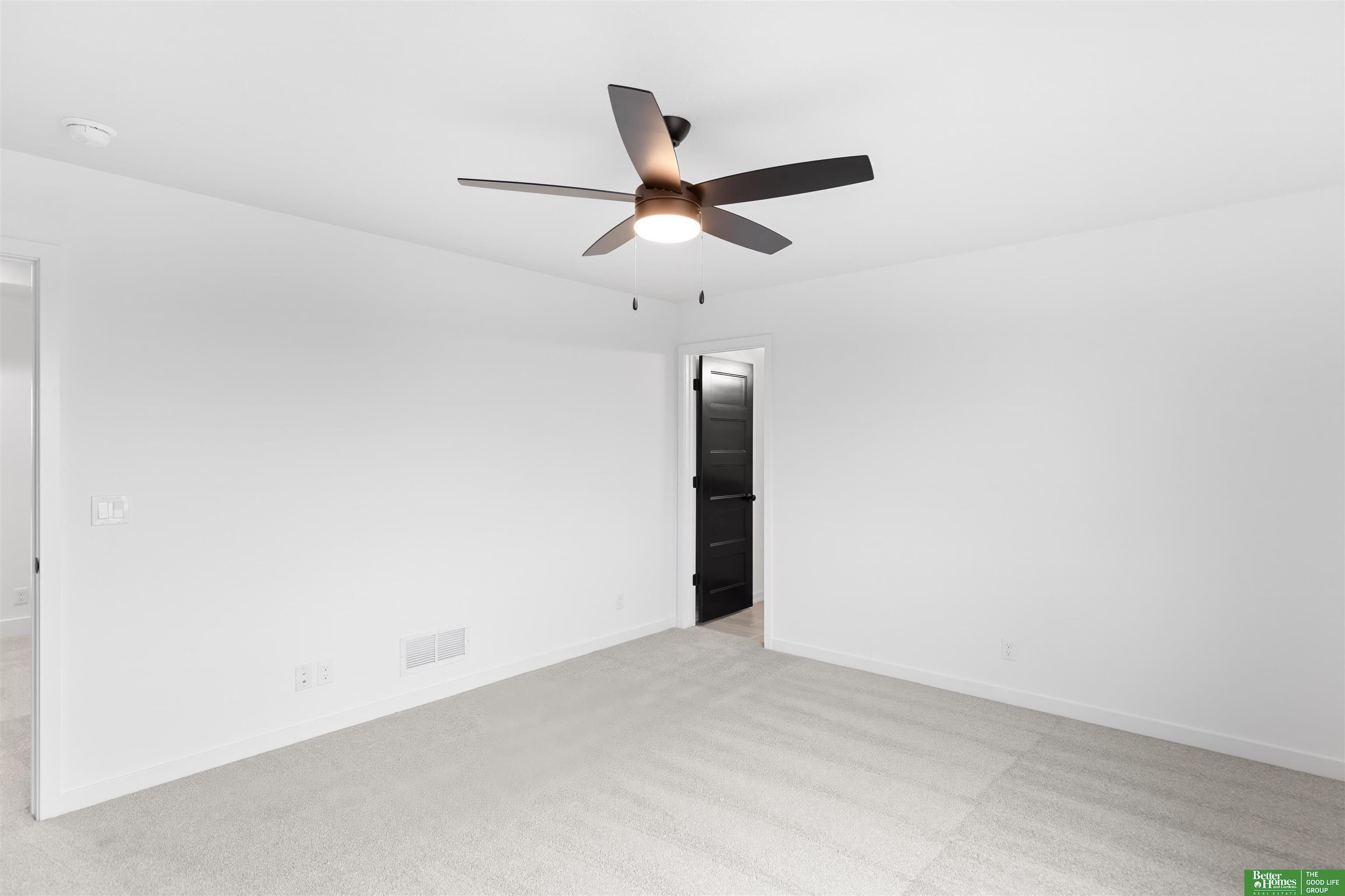 21137 Ellison Avenue. Elkhorn, NE 68022