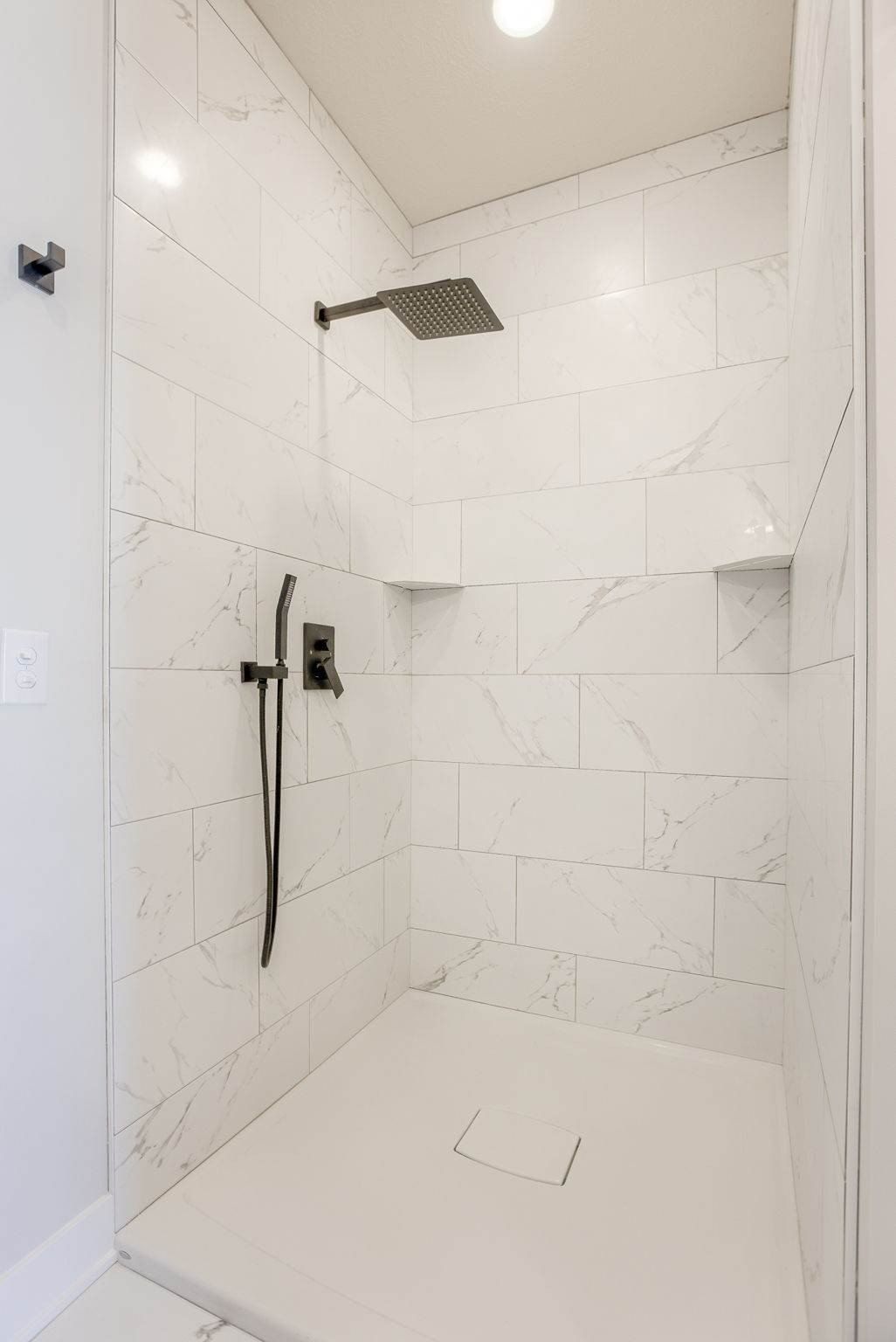 18483 Robin Cir. Omaha, NE 68136