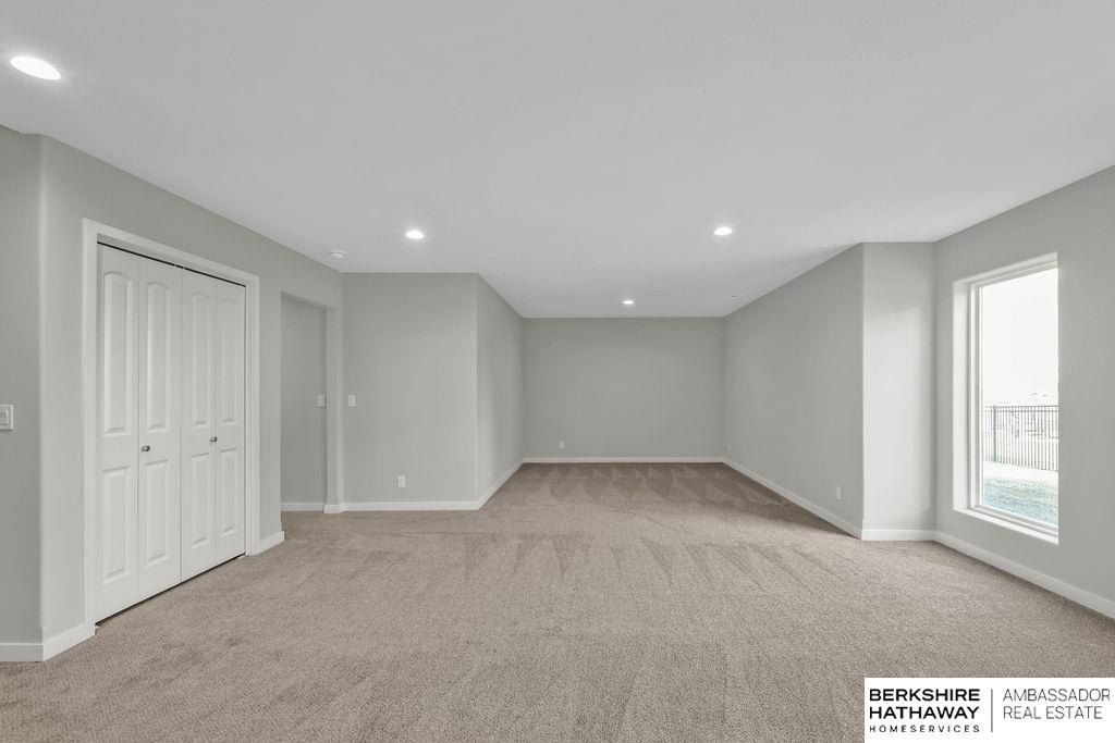 9801 S 184Th Avenue. Omaha, NE 68136