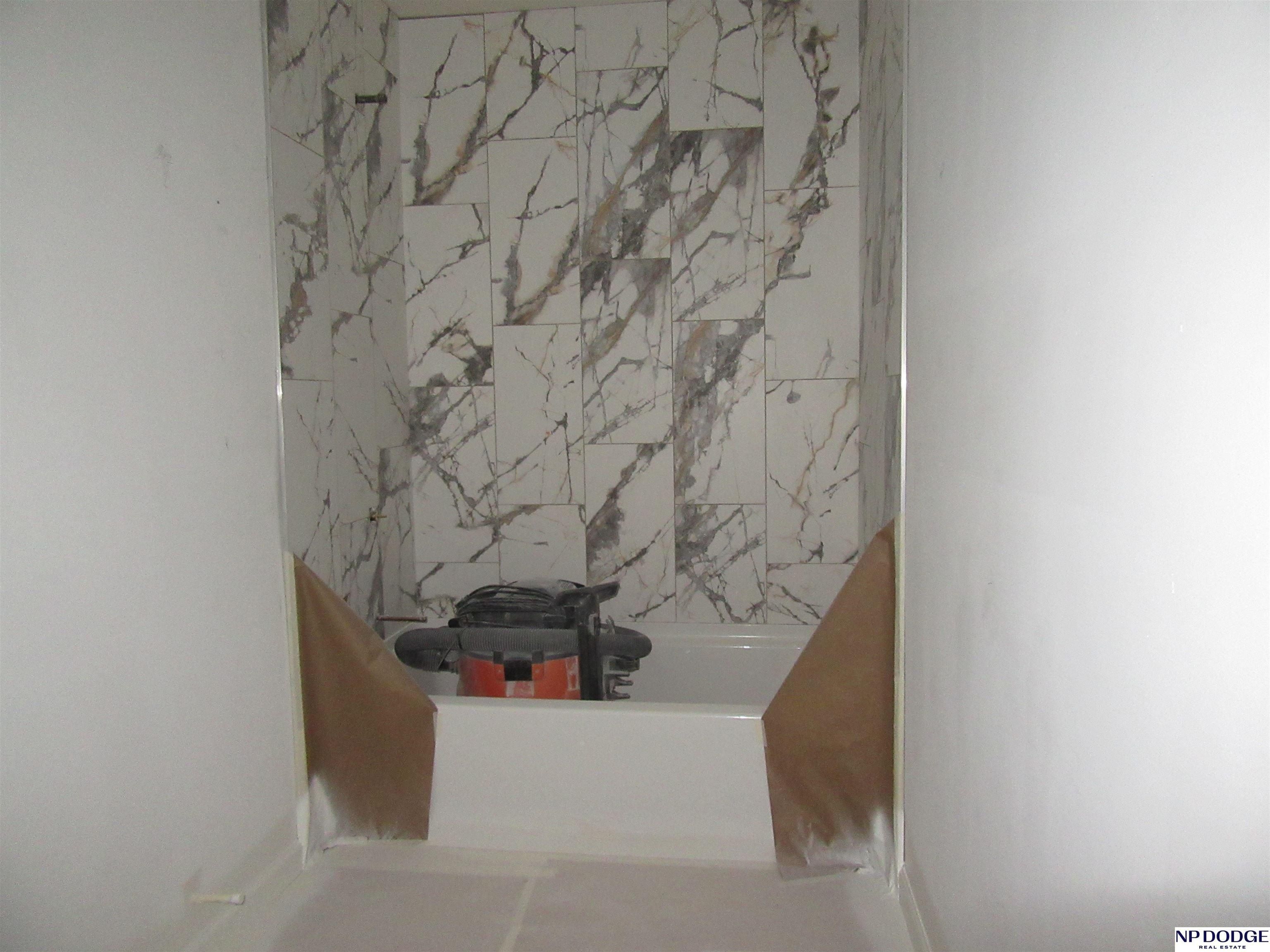 5018 Vane Circle. Omaha, NE 68152