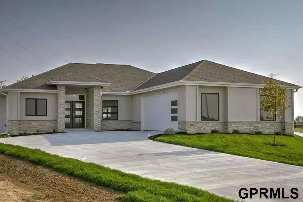 12511 Schirra Circle. Papillion, NE 68046