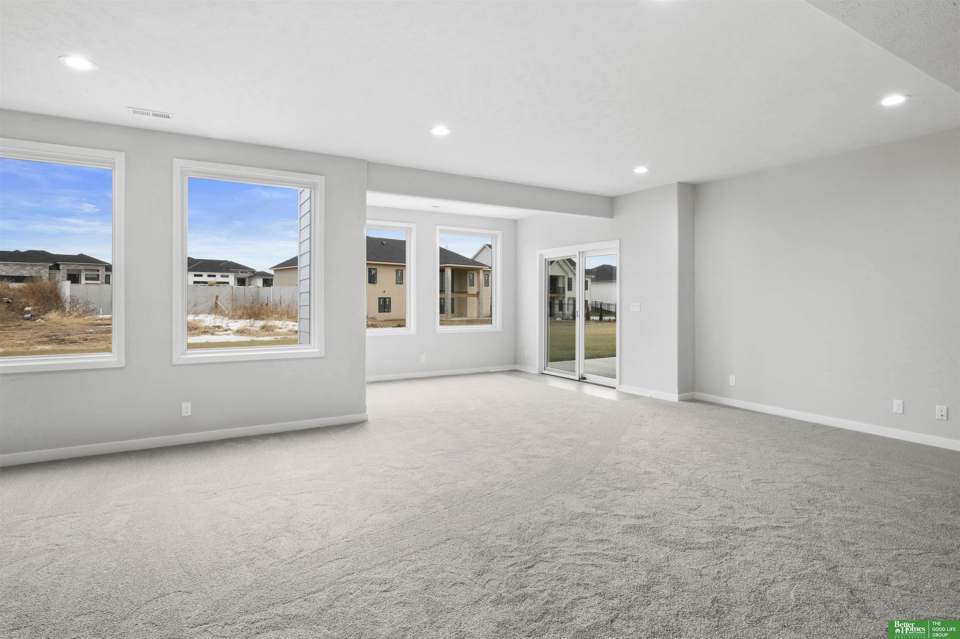 5509 N 212Th Avenue. Elkhorn, NE 68022