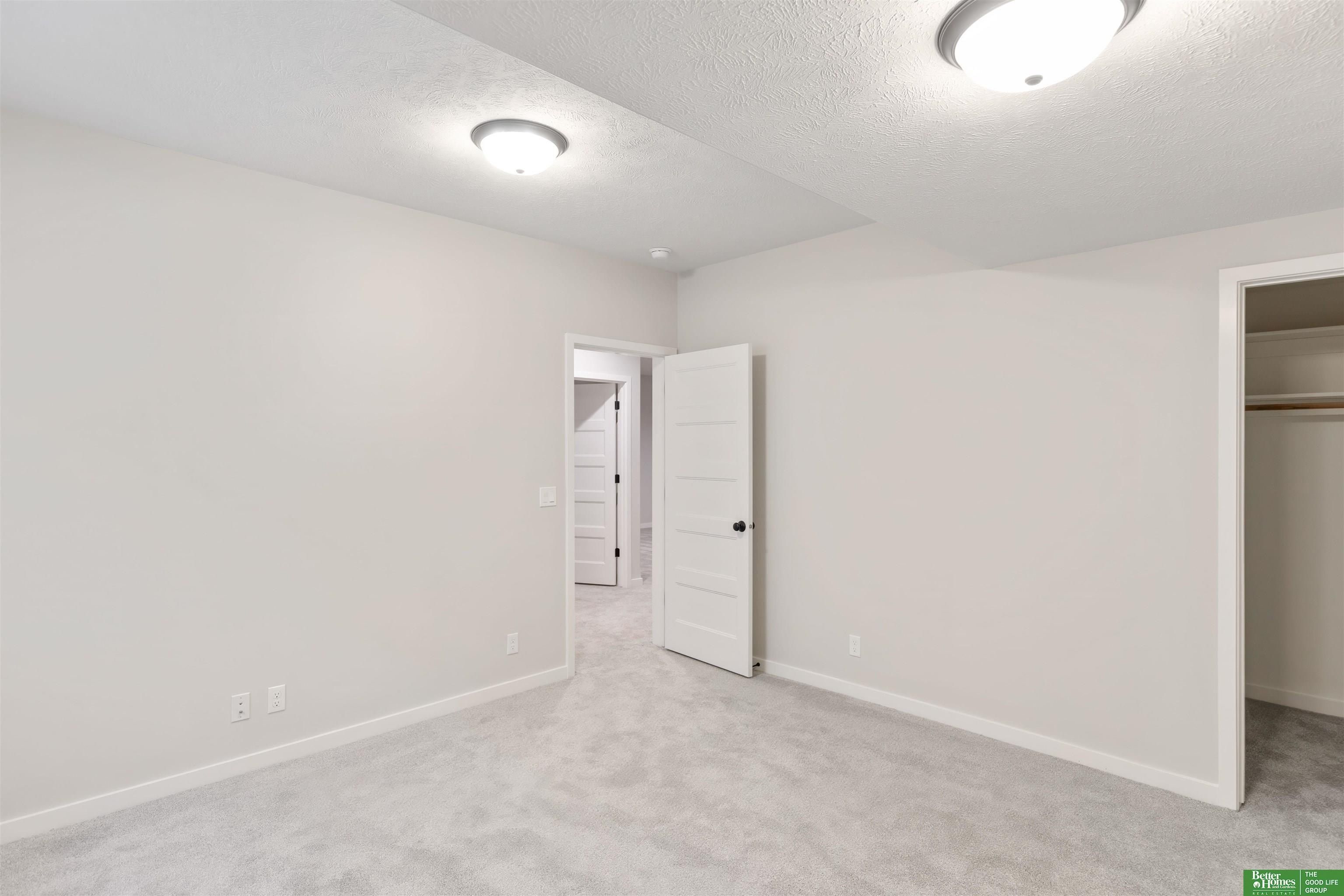 20944 Ellison Avenue. Elkhorn, NE 68022