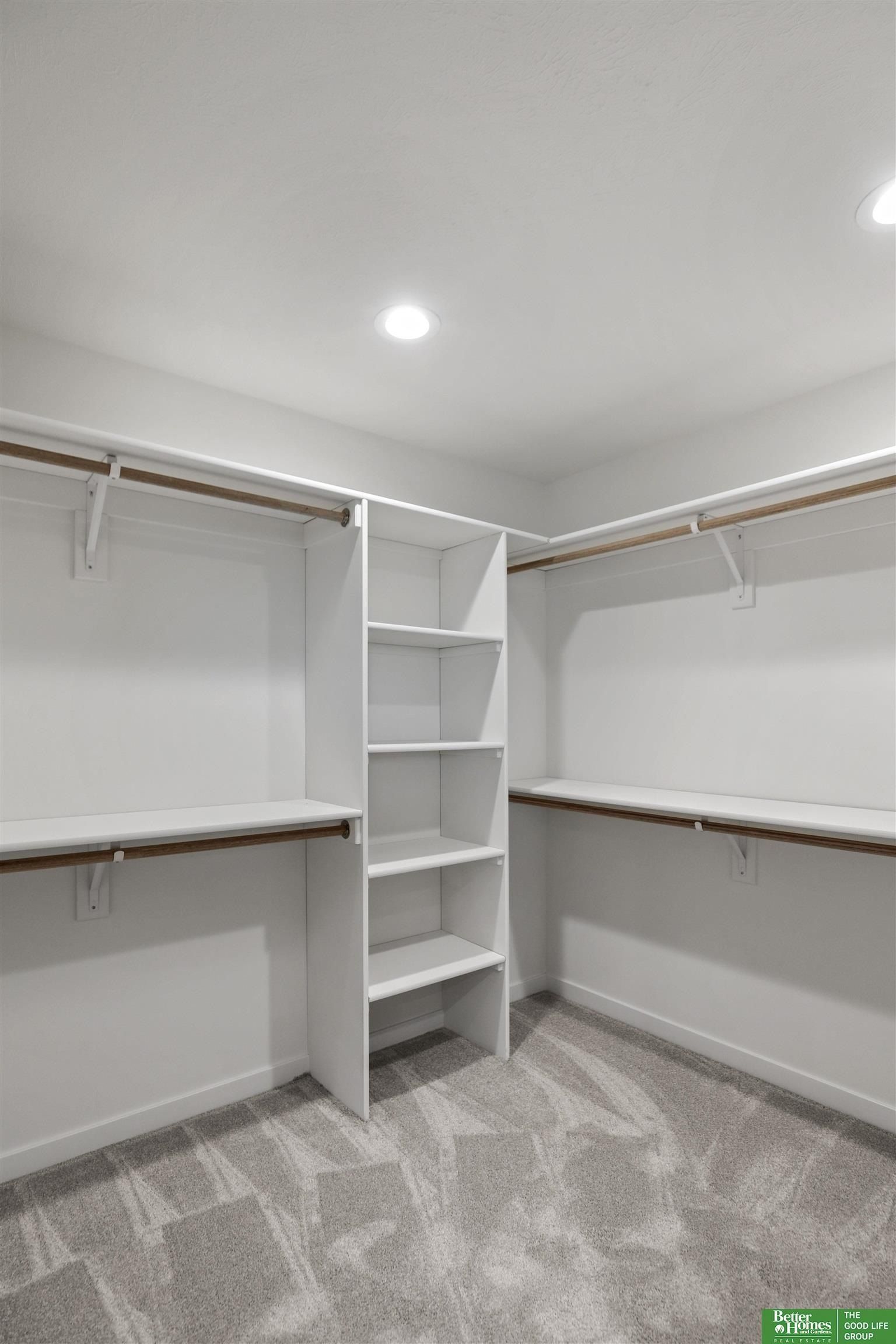 19606 Jaynes Street. Elkhorn, NE 68022