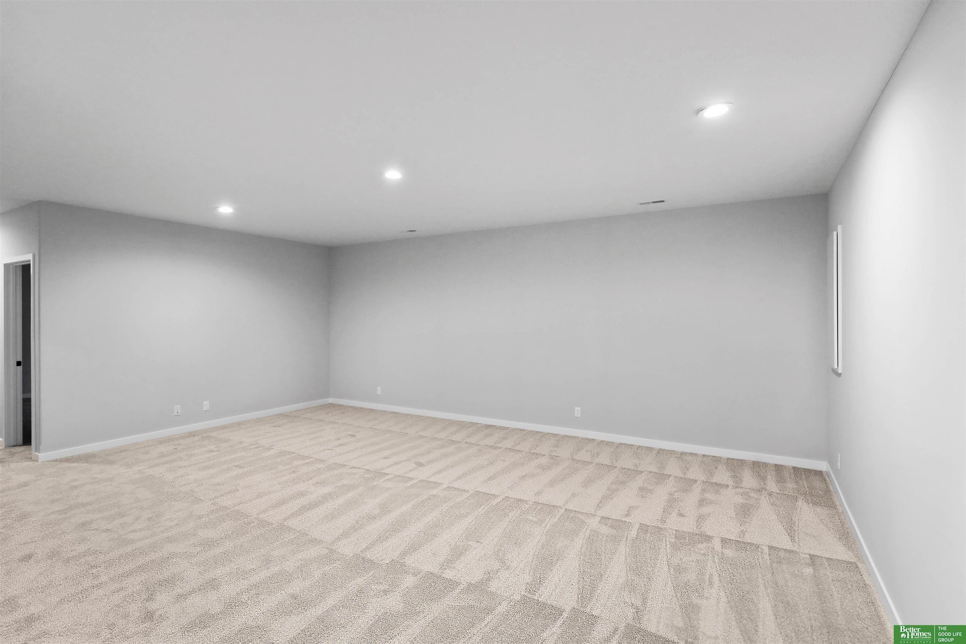 20947 Ellison Avenue. Elkhorn, NE 68022