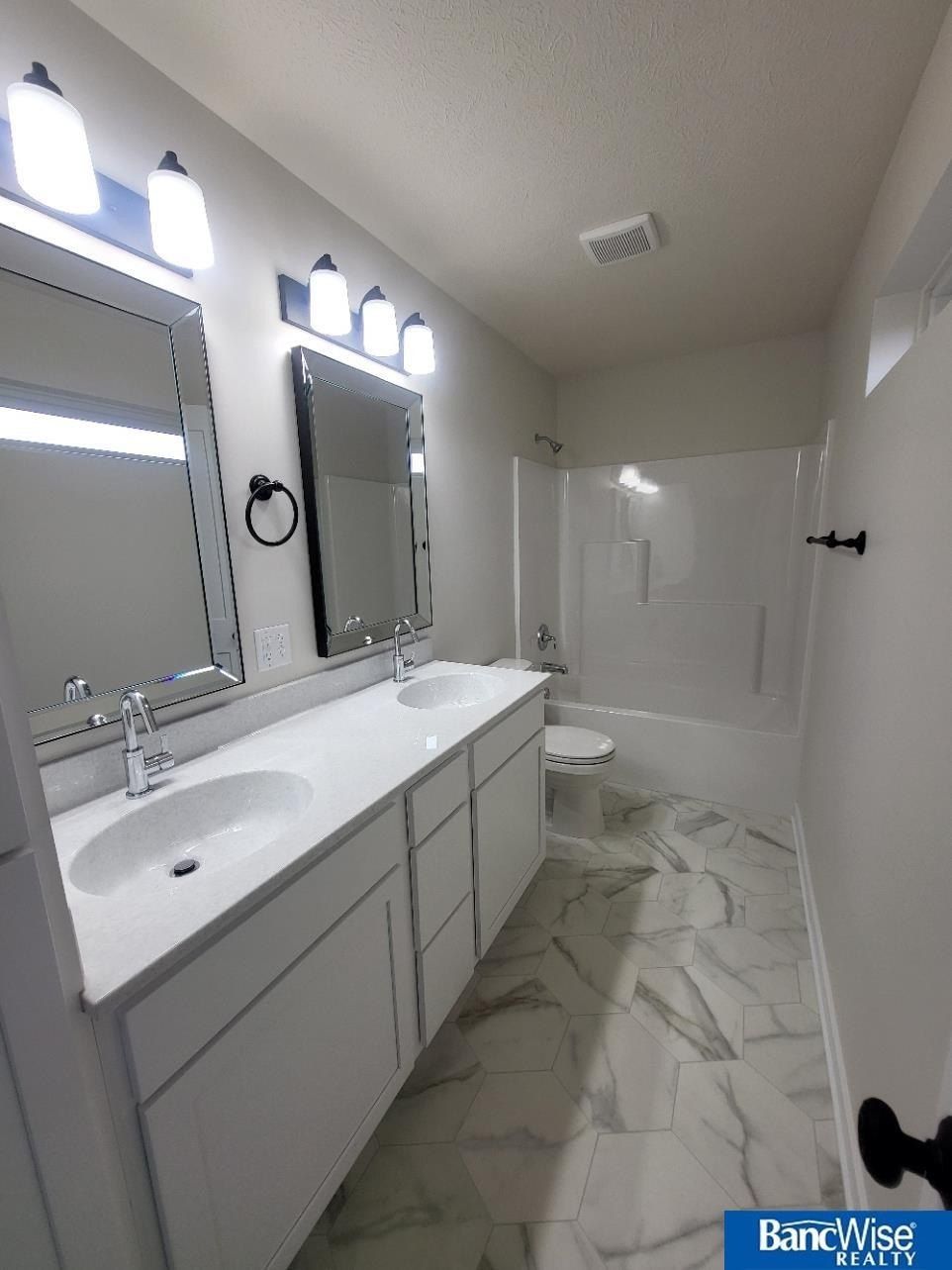 5815 Sw 9Th Street. Lincoln, NE 68523