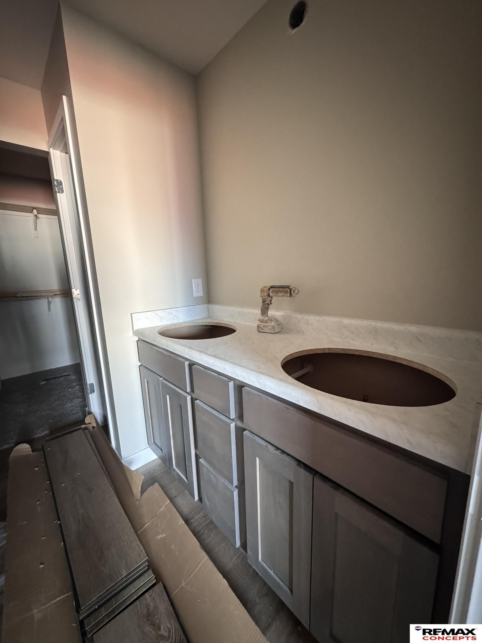 4306 Woodside Village Drive. Lincoln, NE 68528