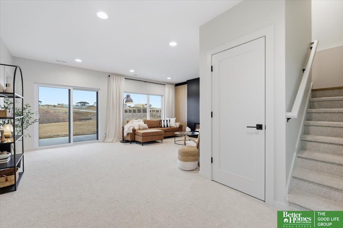 10902 S 218 Street. Gretna, NE 68028