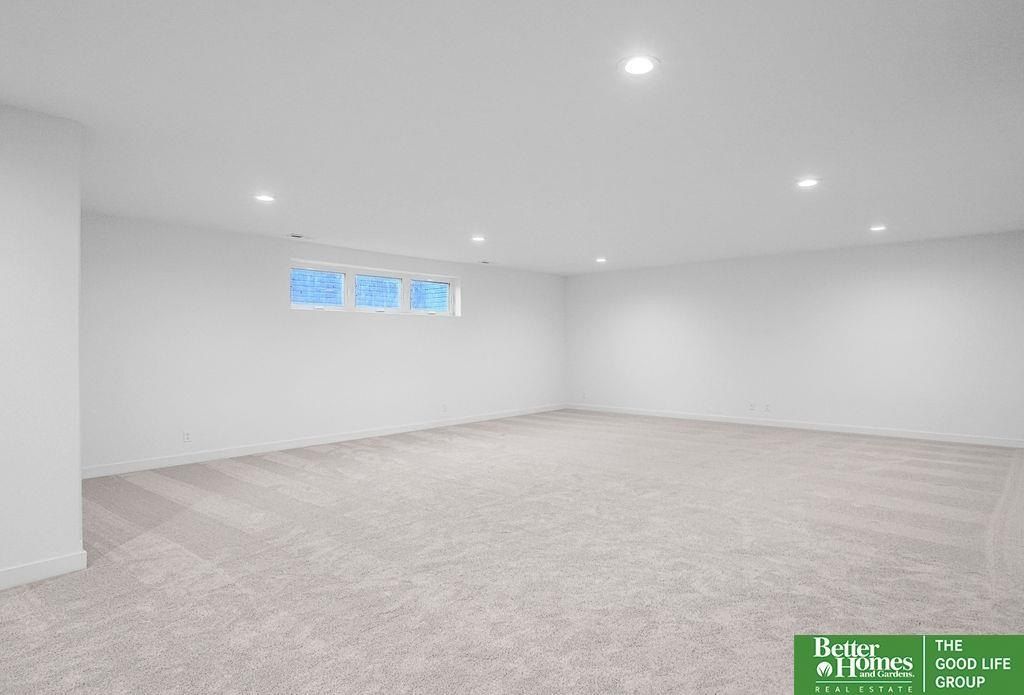 10909 N 160 Street. Bennington, NE 68007