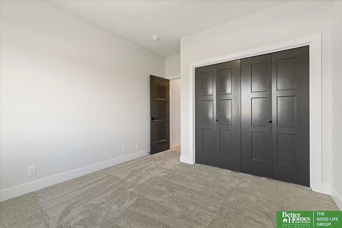 Hampton Drive. Gretna, NE 68028