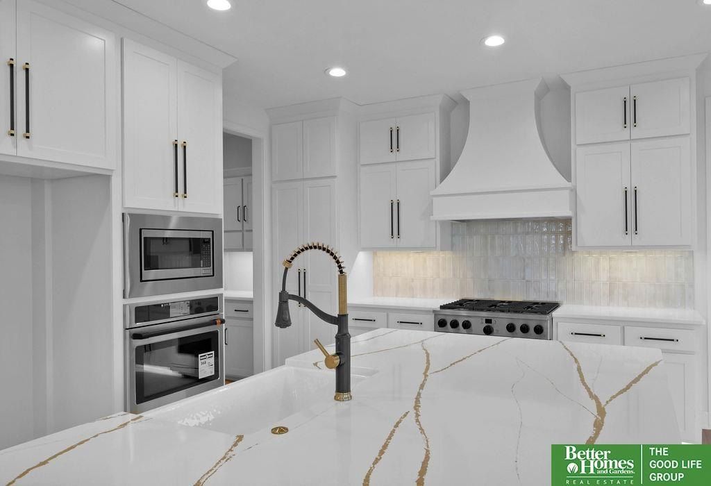 19060 Laquinta Circle. Omaha, NE 68136