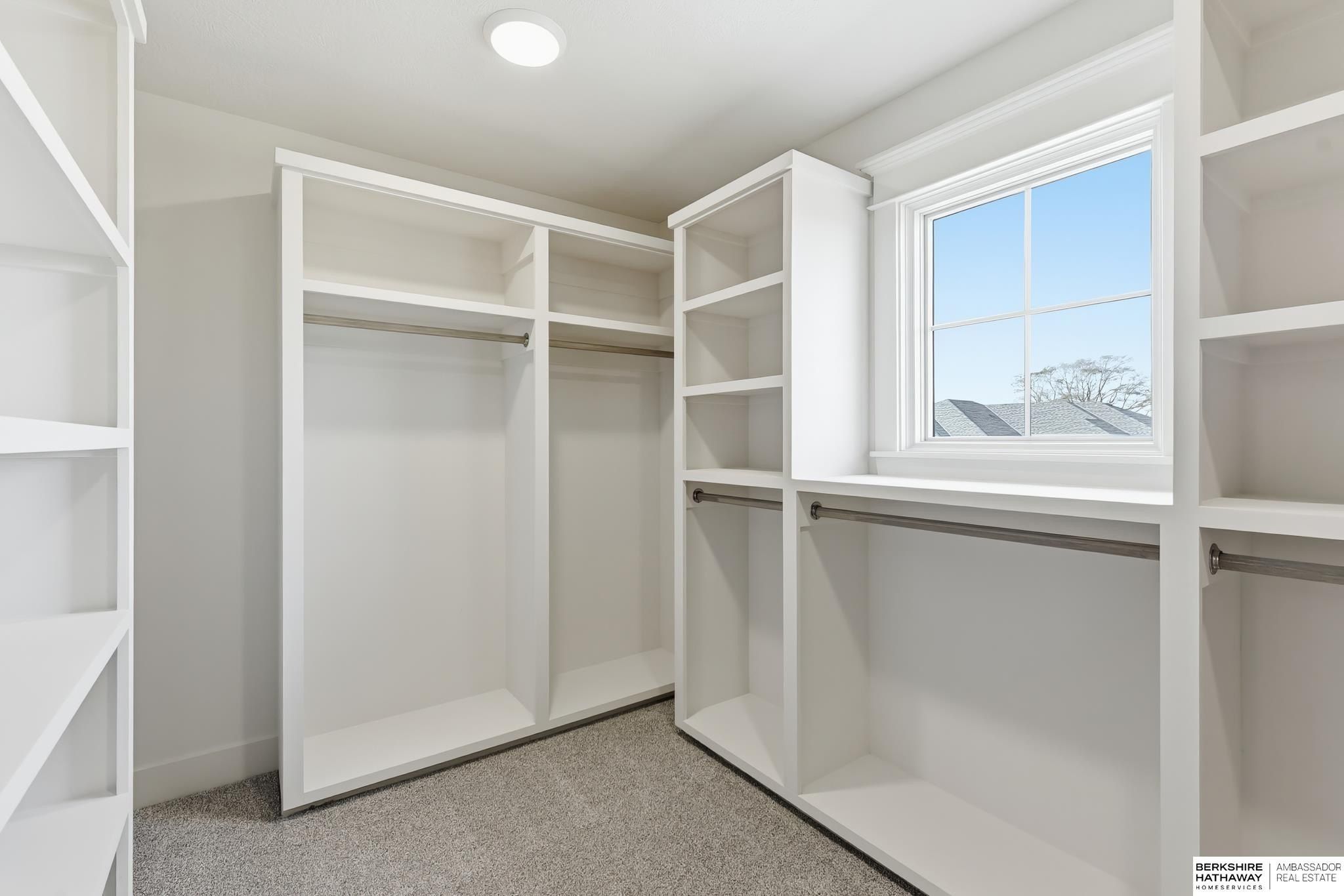 9911 Cimarron Street. Papillion, NE 68046