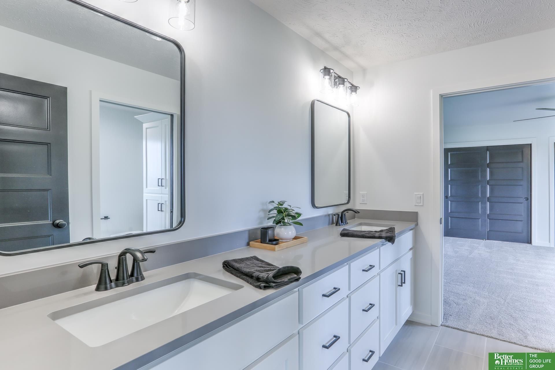 5409 N 196Th Avenue. Elkhorn, NE 68022