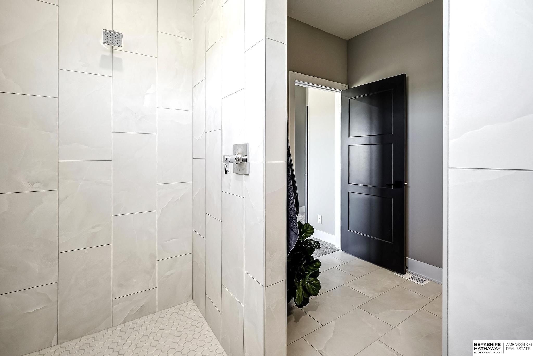 3016 S 209Th Court. Elkhorn, NE 68022