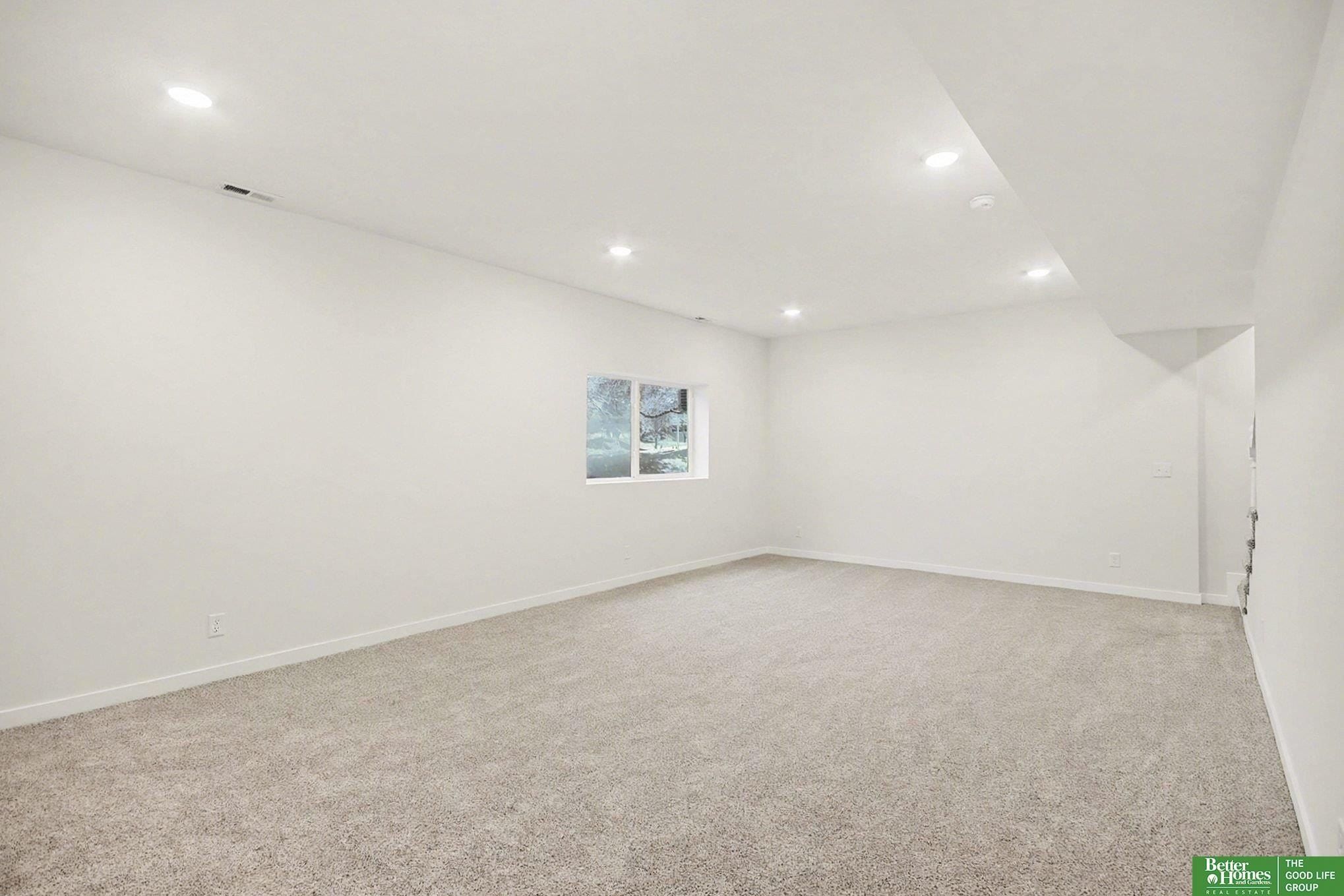 7106 N 79Th Court. Omaha, NE 68122